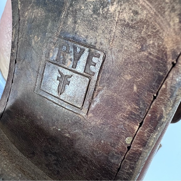 FRYE Carson Shortie Brown Leather Pull on Western Bootie - Picture 4 of 9